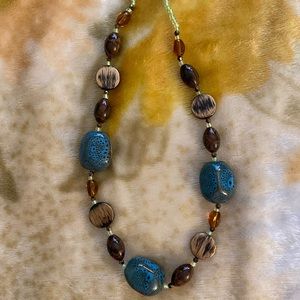 🛍️ 4/$20 - Pretty Beaded Necklace 💙